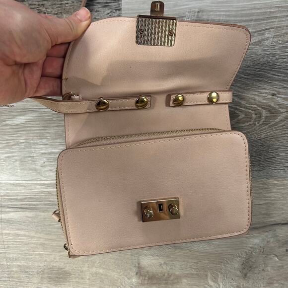 Sondra Roberts Squared Blush Crossbody Bag Pink Faux Leather Zip Gold Mini - Picture 3 of 6